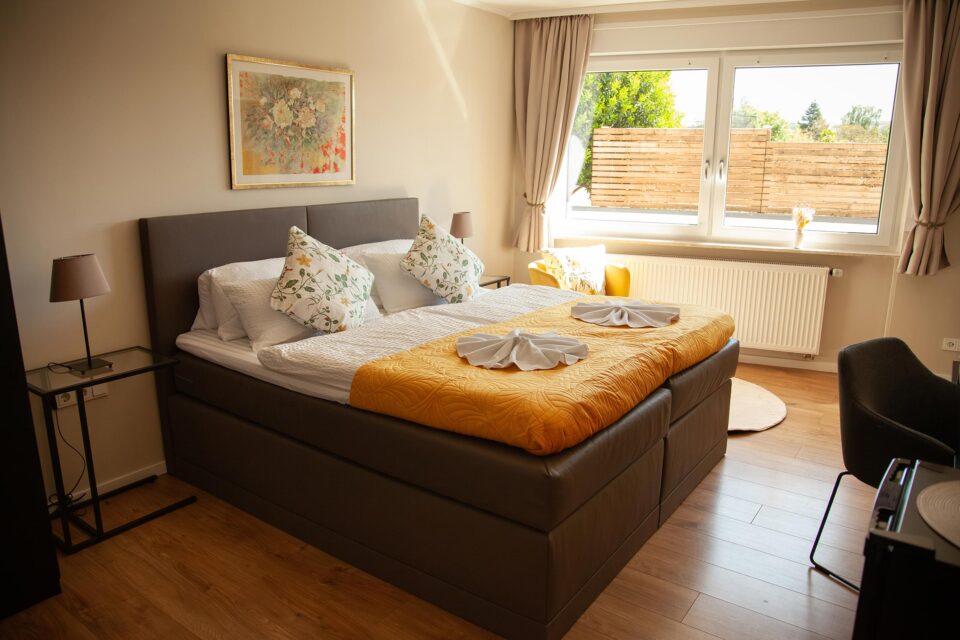 wohnraum-gusterath-boardinghaus-hotel-doppelzimmer-1