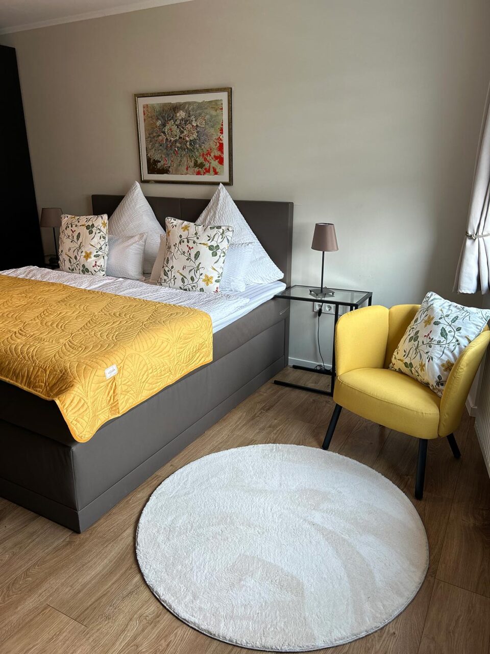 wohnraum-gusterath-boardinghaus-hotel-doppelzimmer-16