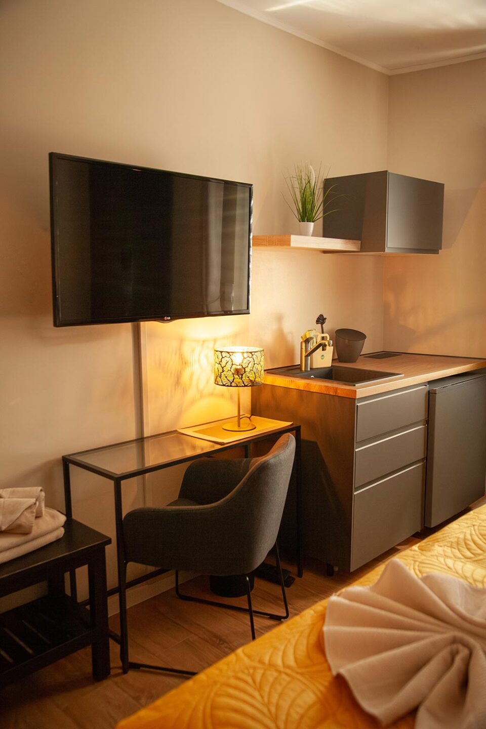 wohnraum-gusterath-boardinghaus-hotel-doppelzimmer-3