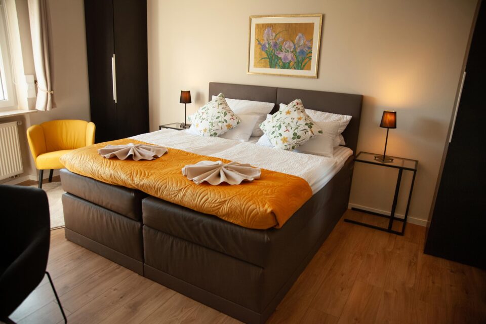 wohnraum-gusterath-boardinghaus-hotel-doppelzimmer-4