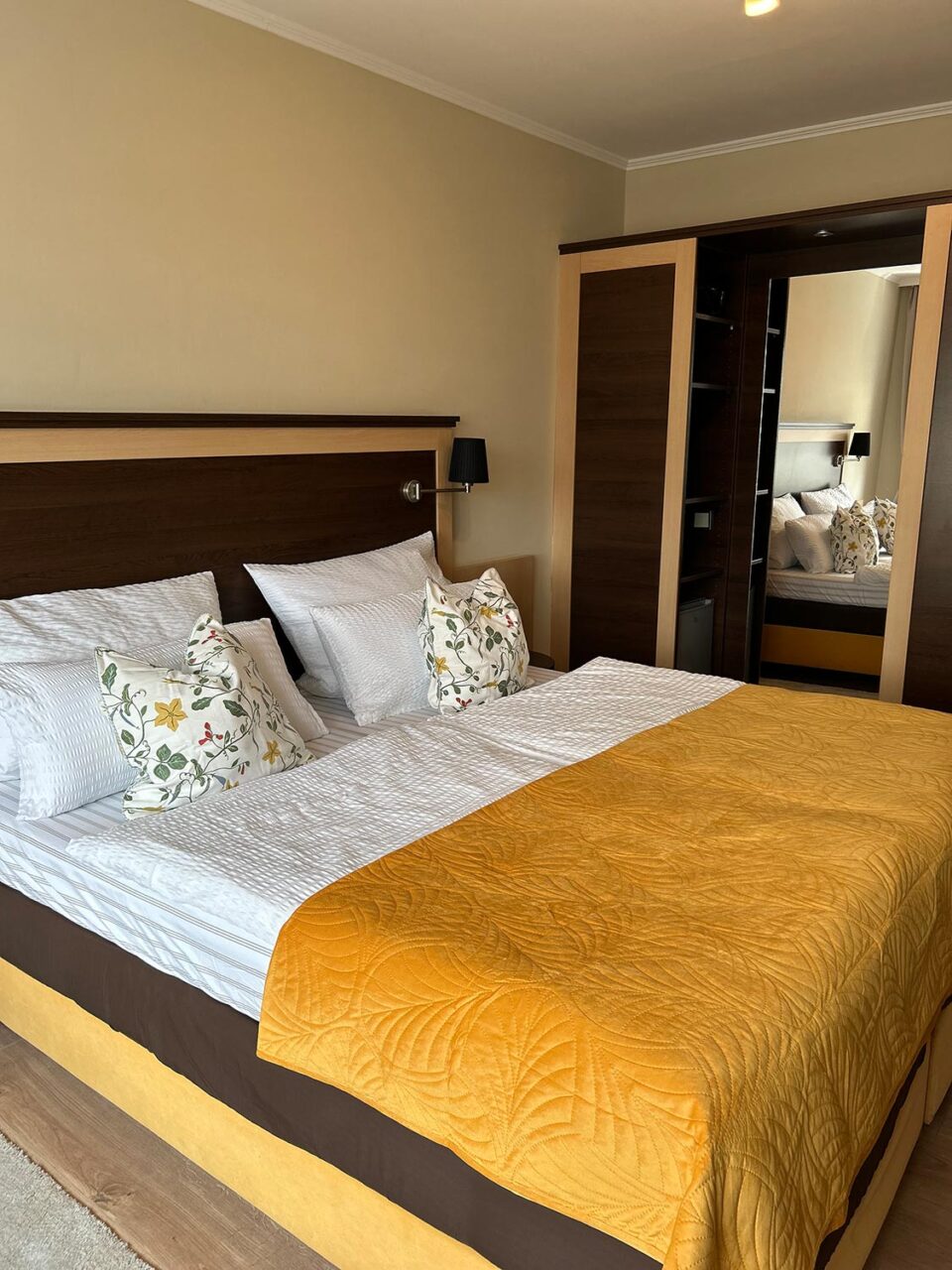 wohnraum-gusterath-boardinghaus-hotel-doppelzimmer-41