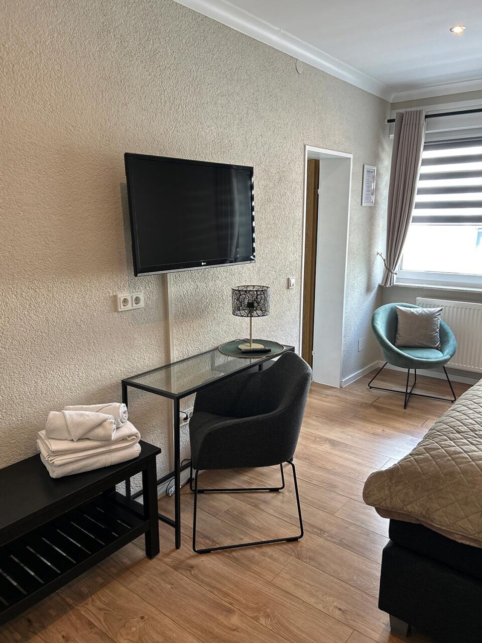 wohnraum-gusterath-boardinghaus-hotel-doppelzimmer-7
