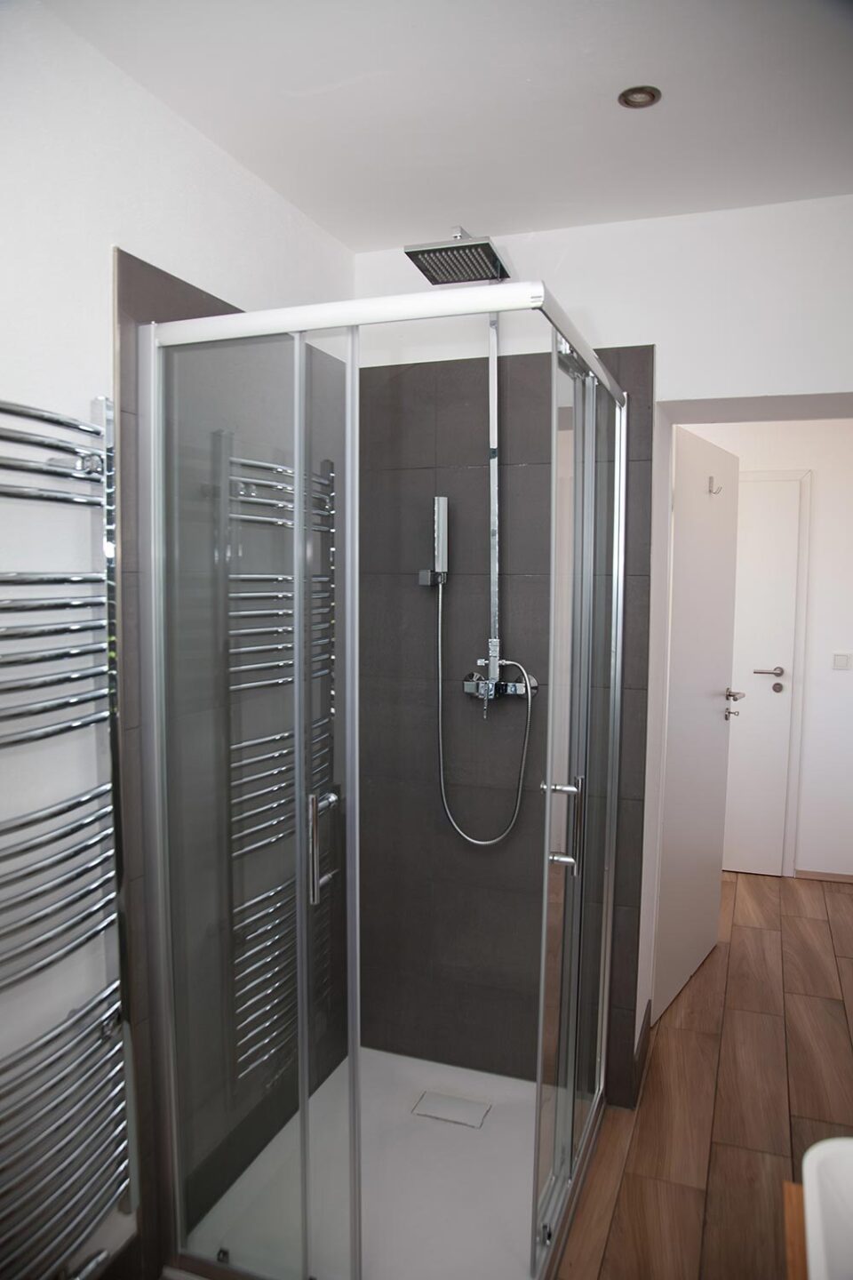 wohnraum-gusterath-boardinghaus-hotel-kleines-glueck-appartment-6