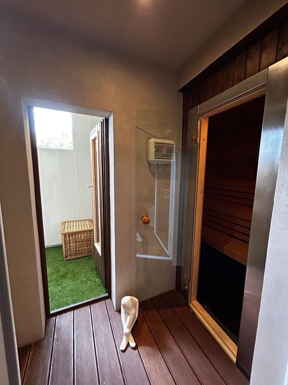 wohnraum-gusterath-boardinghaus-hotel-wellness-appartment-17